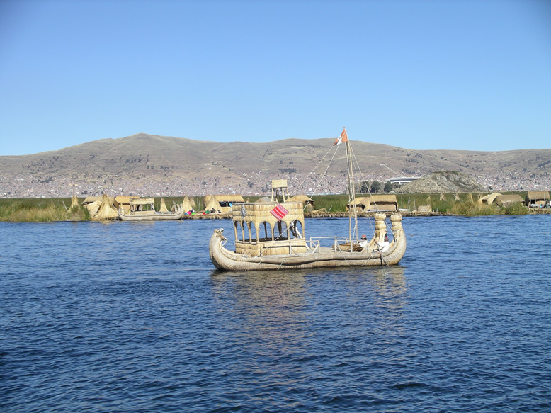 embarcación tipica de Totora